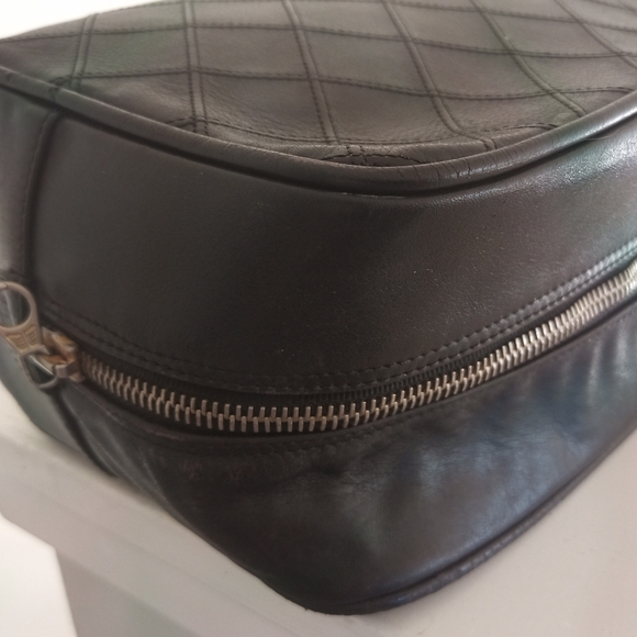 CLEAN Vintage Chanel Diamond Stitch Cosmetics Case/Toiletry Pouch/Dopp Kit Black - Picture 14 of 16